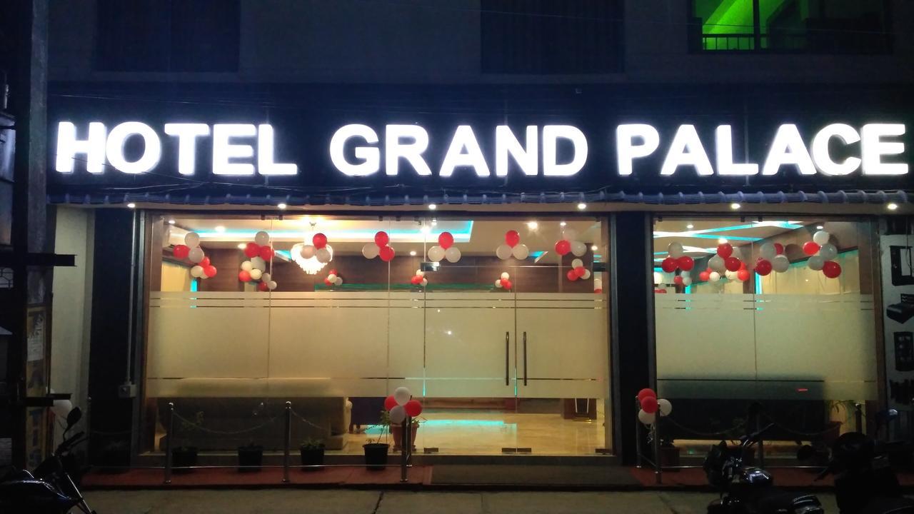 Hotel Grand Palace Jorhāt Exterior foto